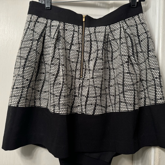 Banana Republic Black/White Wrap Crossover Skirt with Pockets - Size 10 - Picture 5 of 5